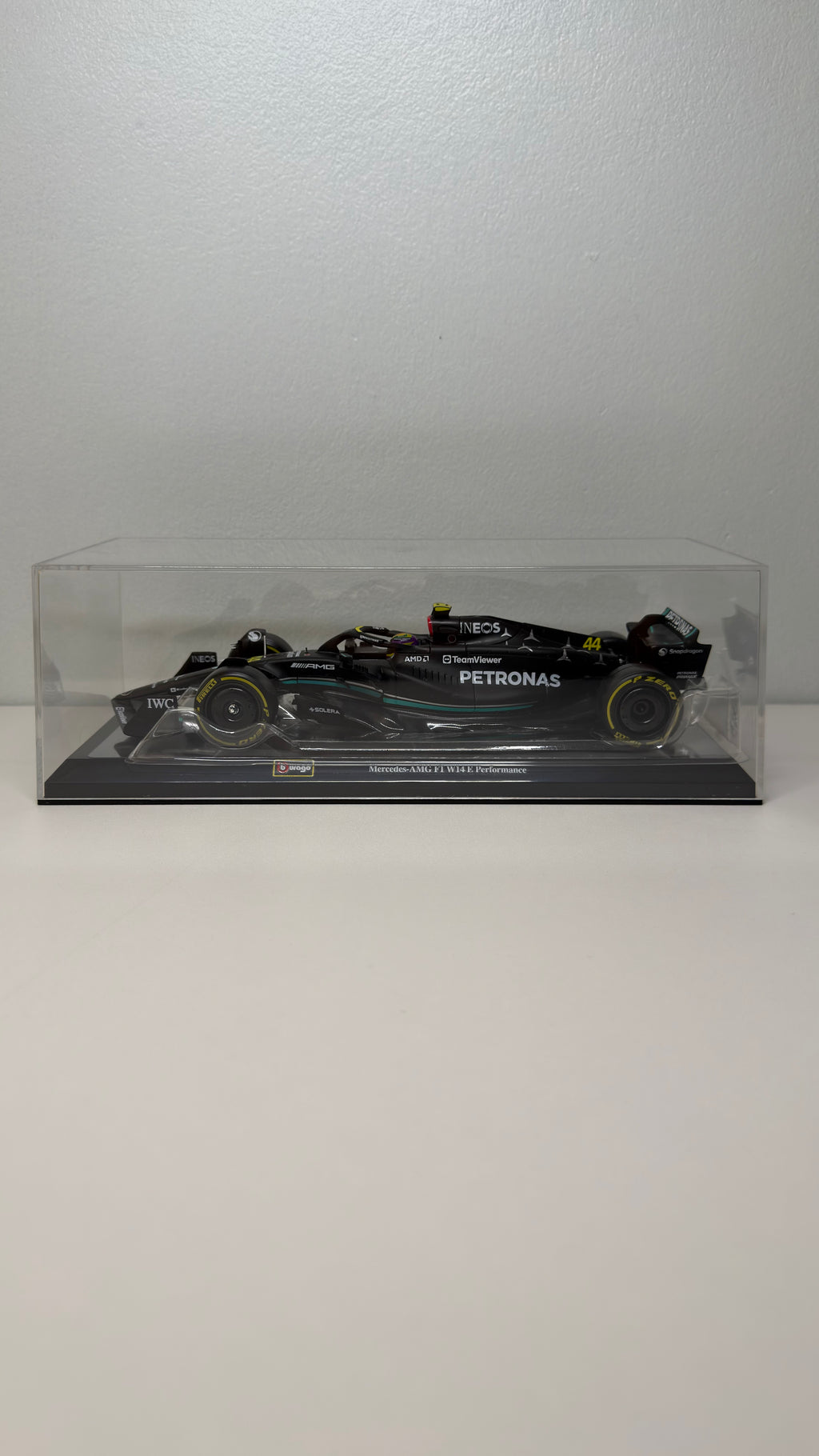 Mercedes W14 - Hamilton