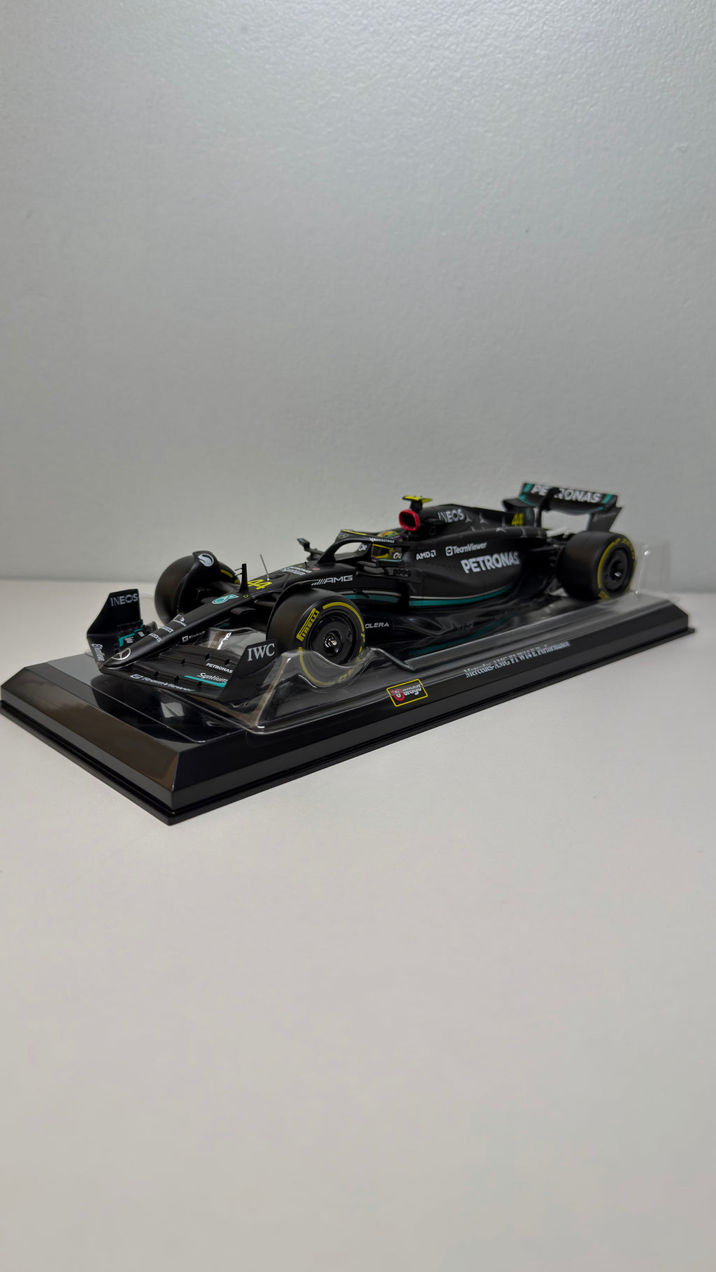 Mercedes W14 - Hamilton