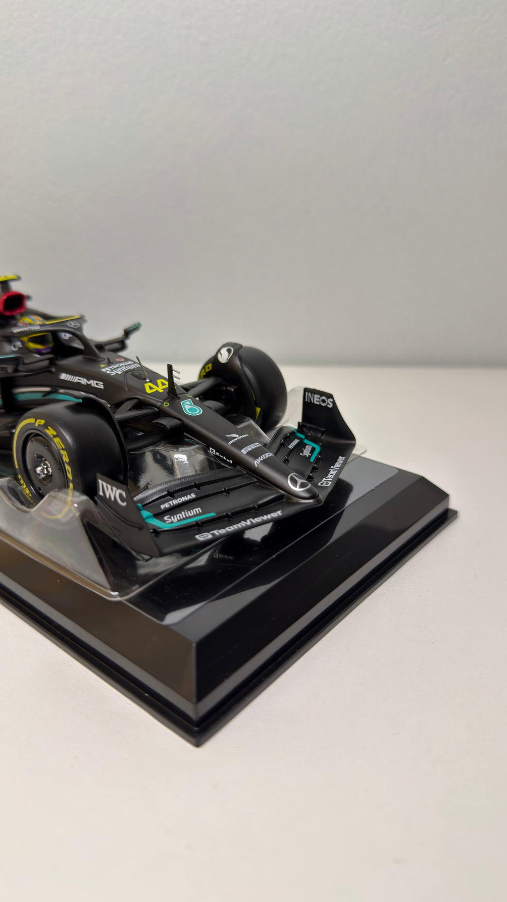 Mercedes W14 - Hamilton