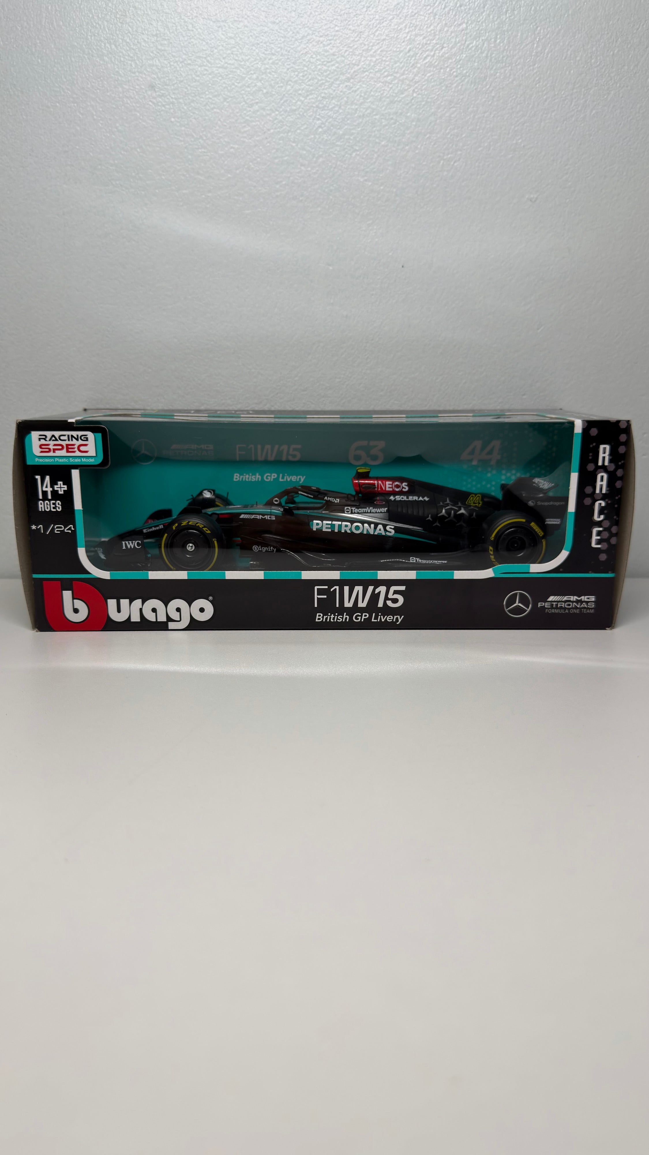 Mercedes W15 - Russell