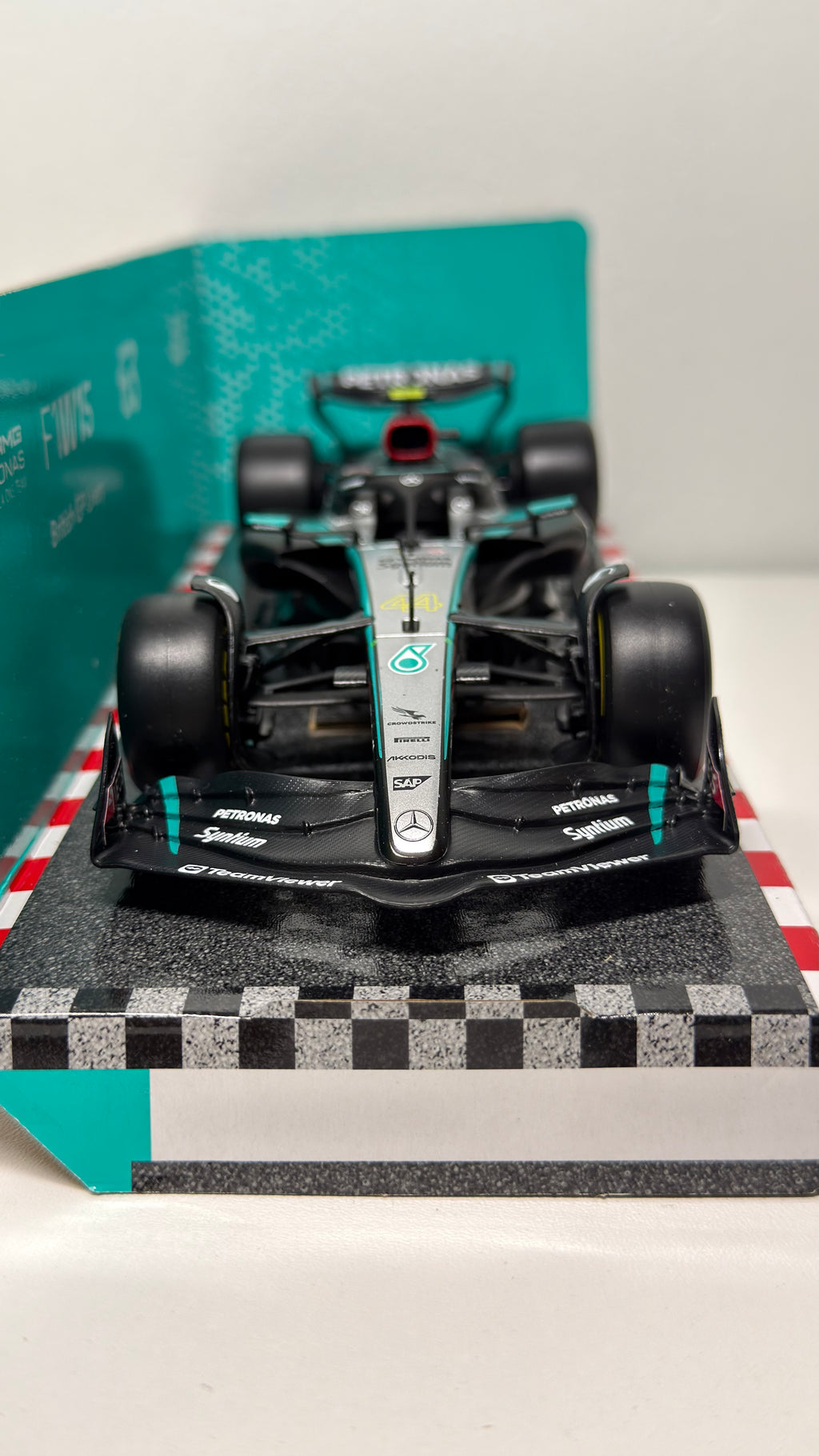 Mercedes W15 - Hamilton