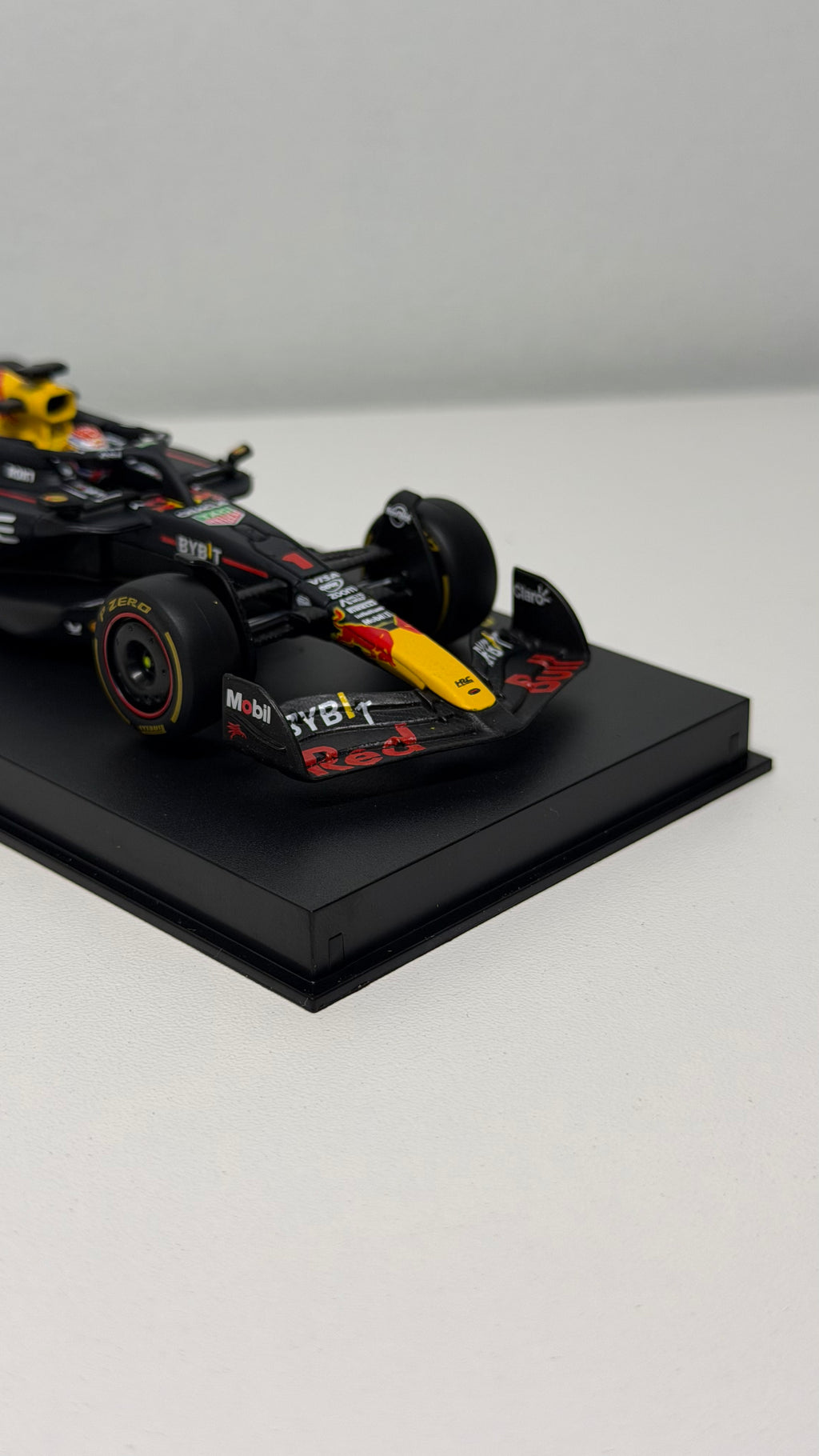Red Bull RB20 - Verstappen