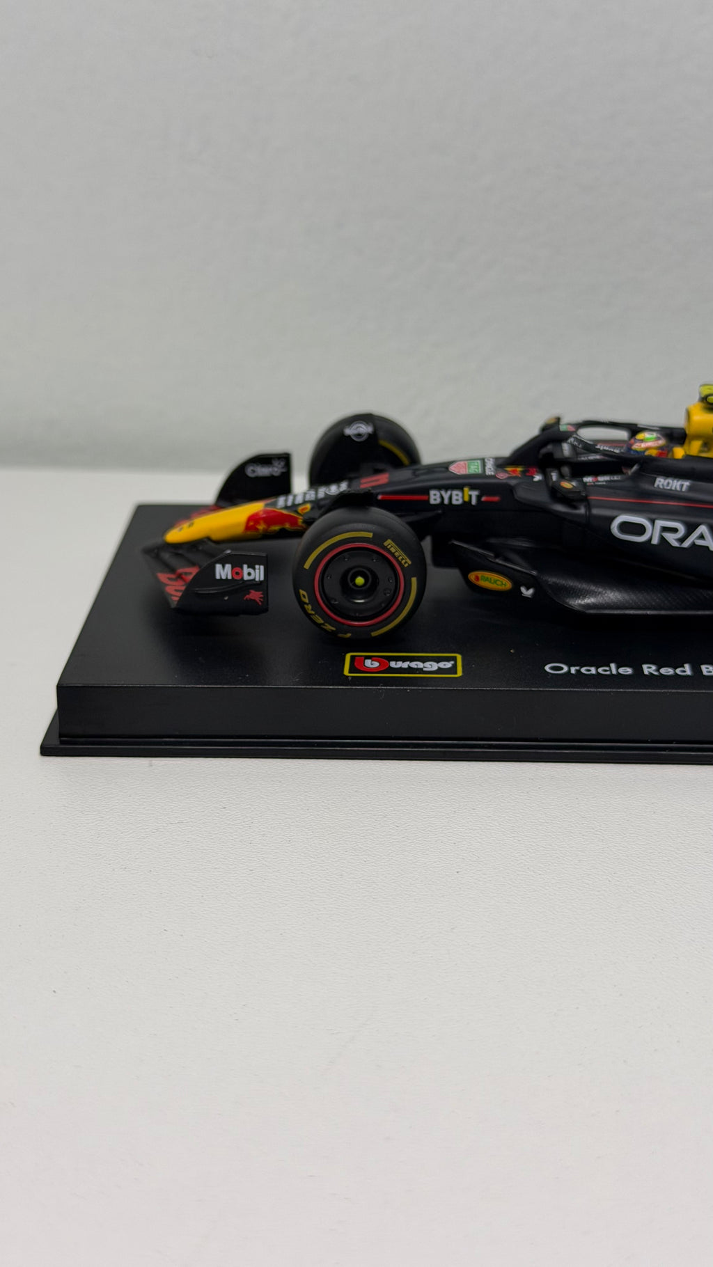 Red Bull RB20 - Pérez - 2024