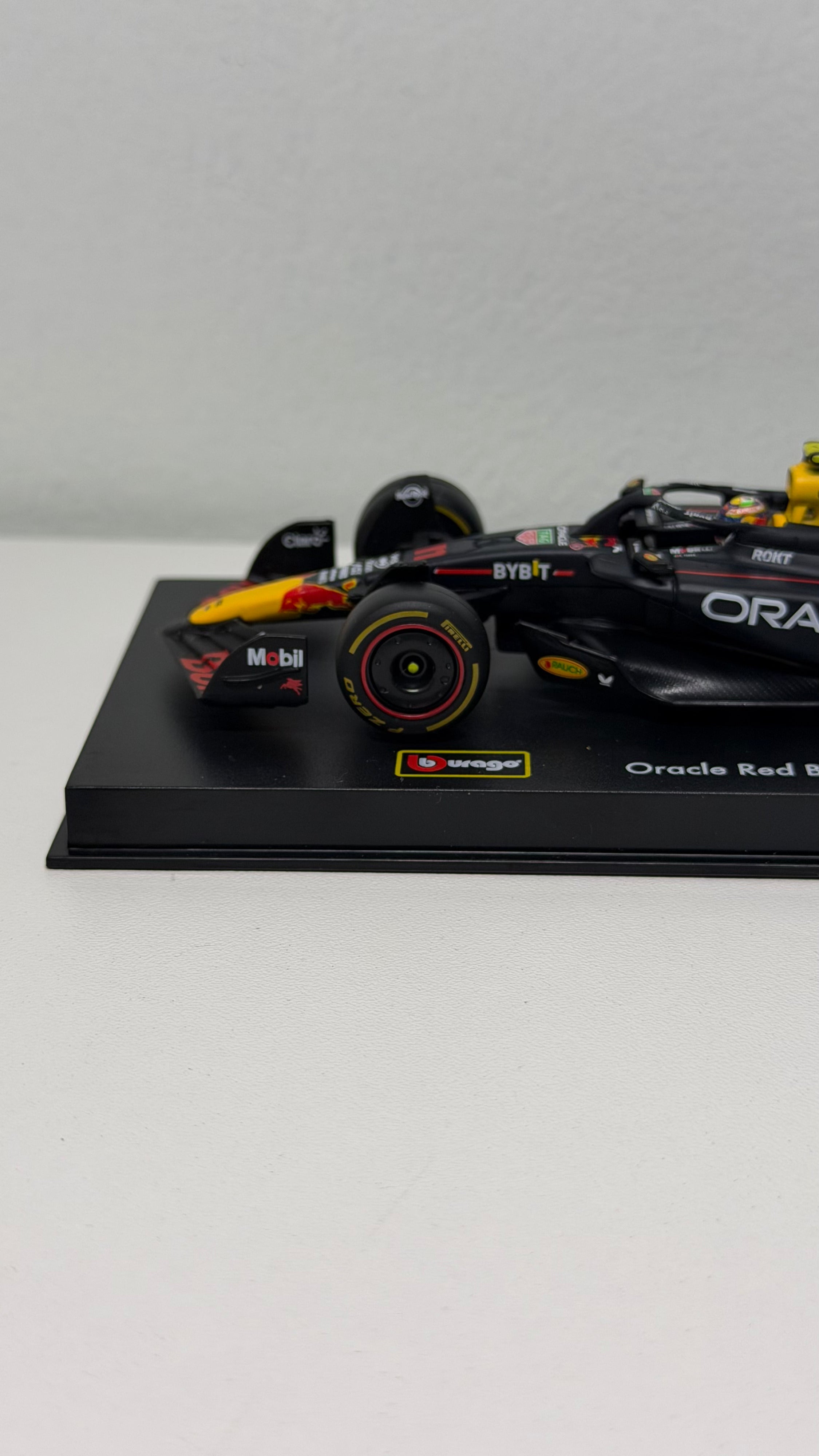 Red Bull RB20 - Pérez - 2024