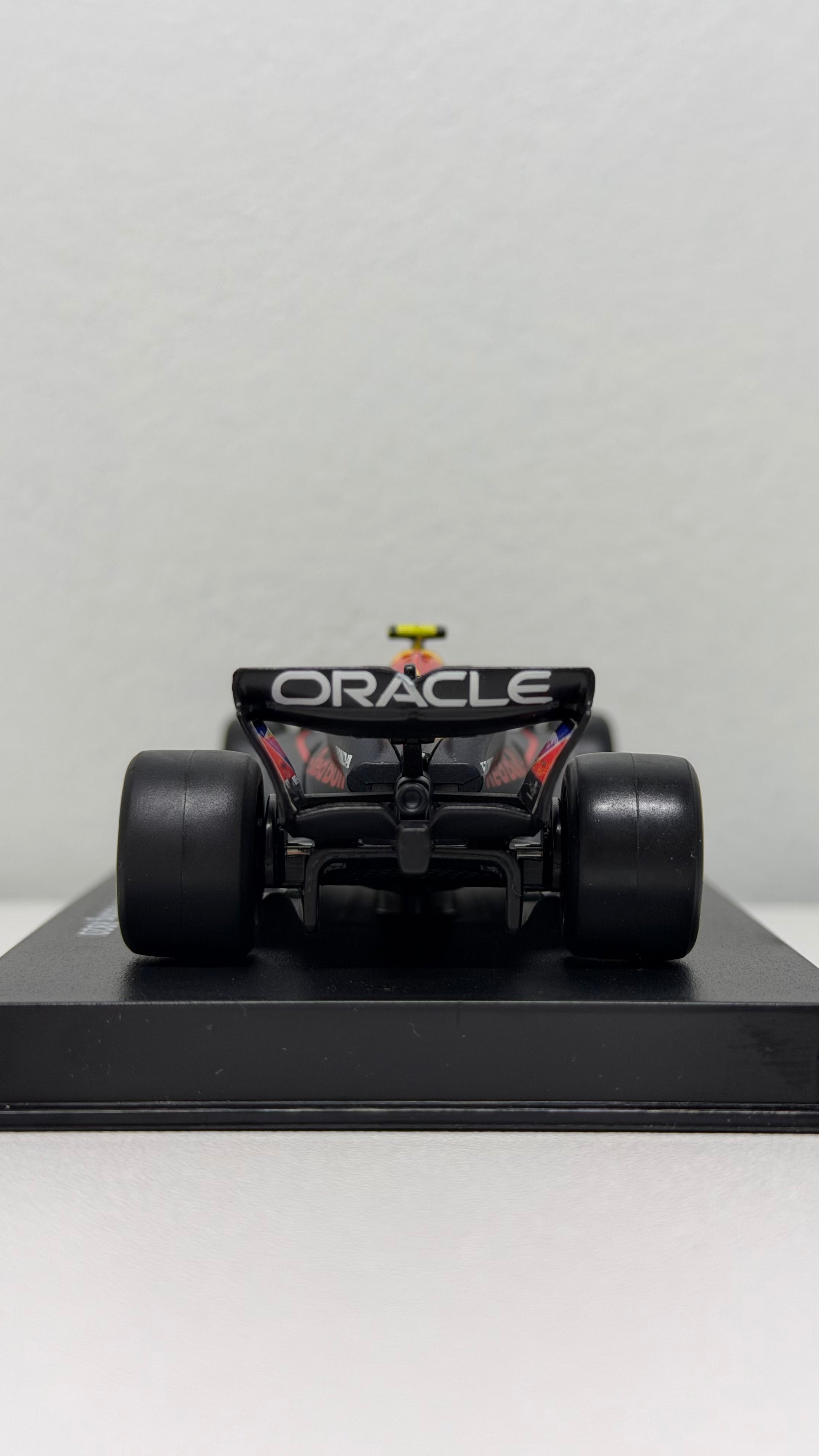 Red Bull RB20 - Pérez - 2024