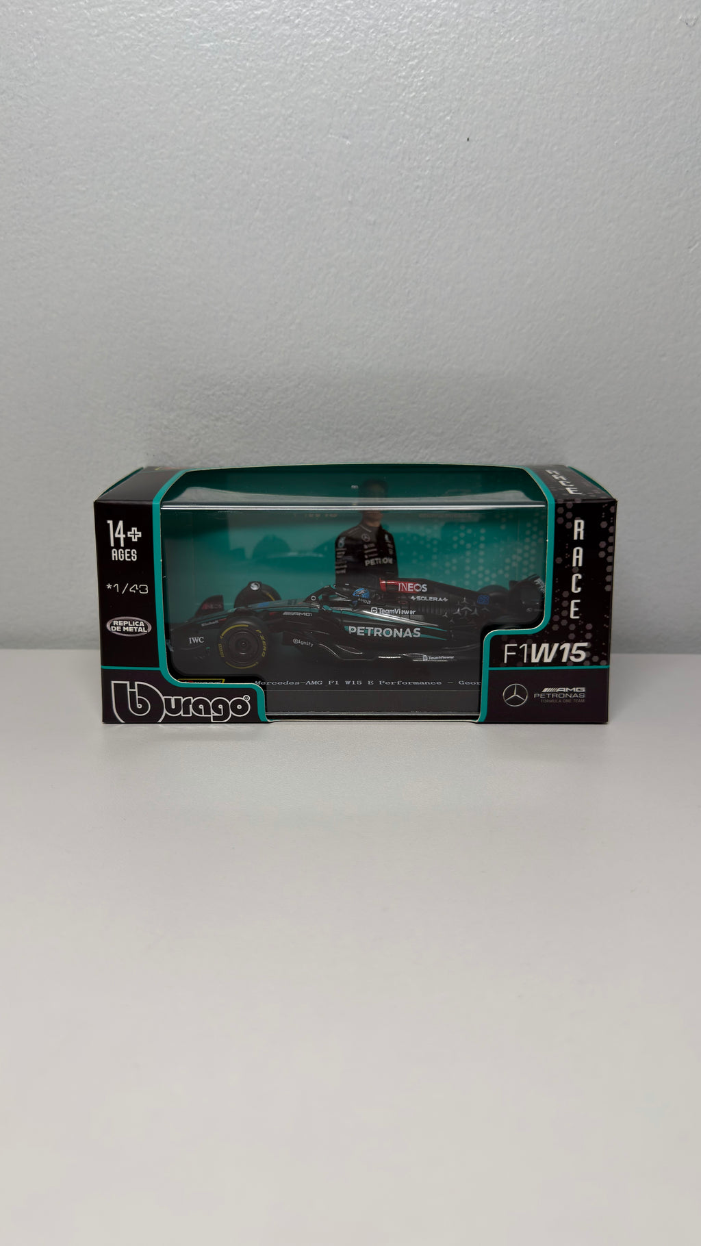 Mercedes W15 - Russell