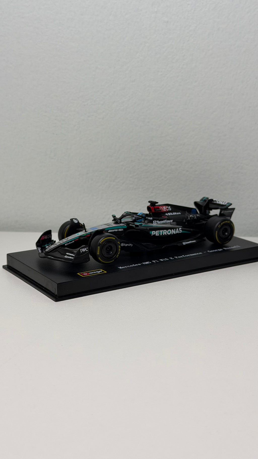 Mercedes W15 - Russell