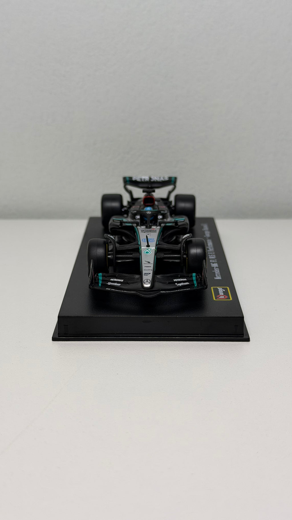 Mercedes W15 - Russell