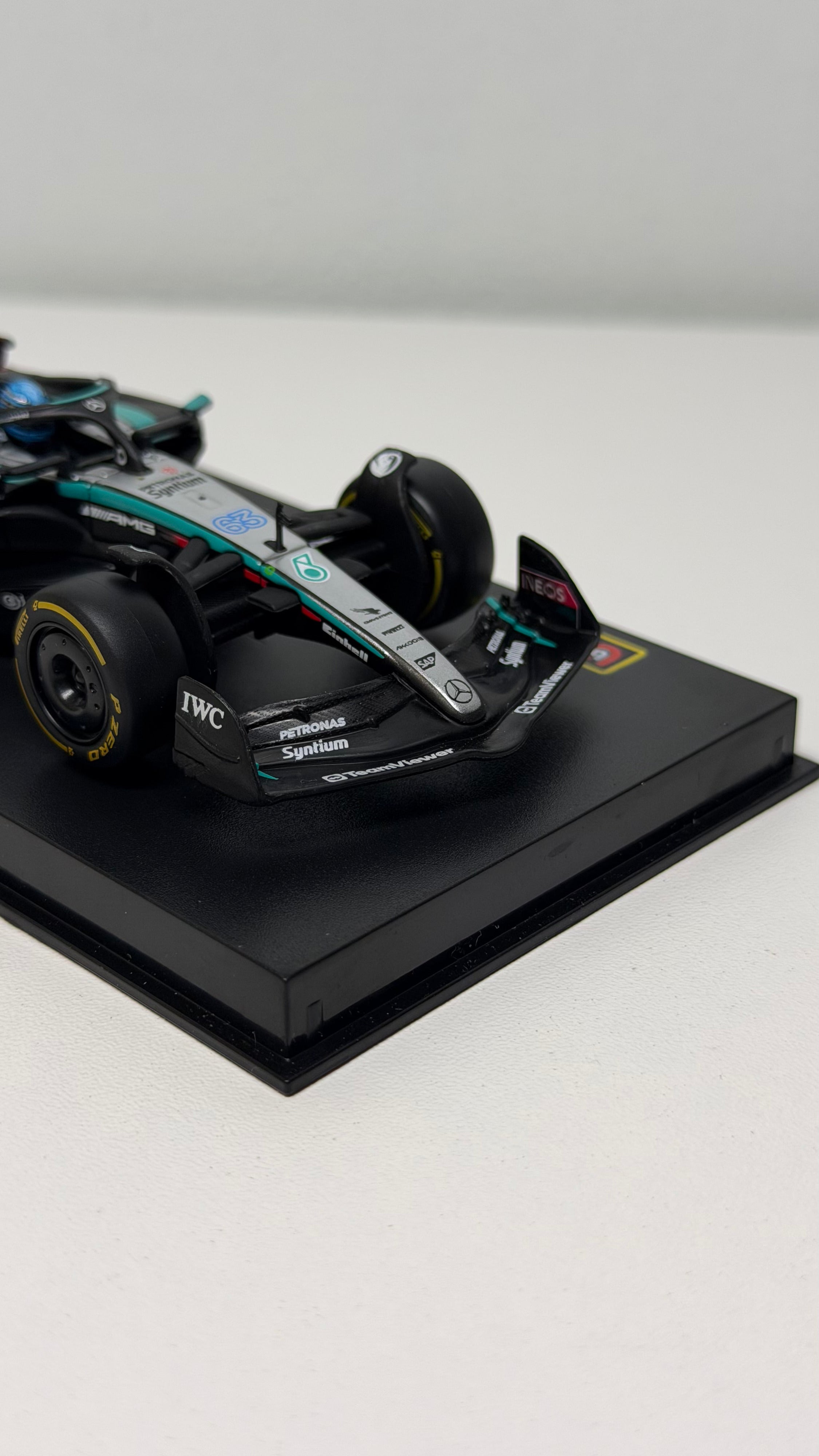 Mercedes W15 - Russell