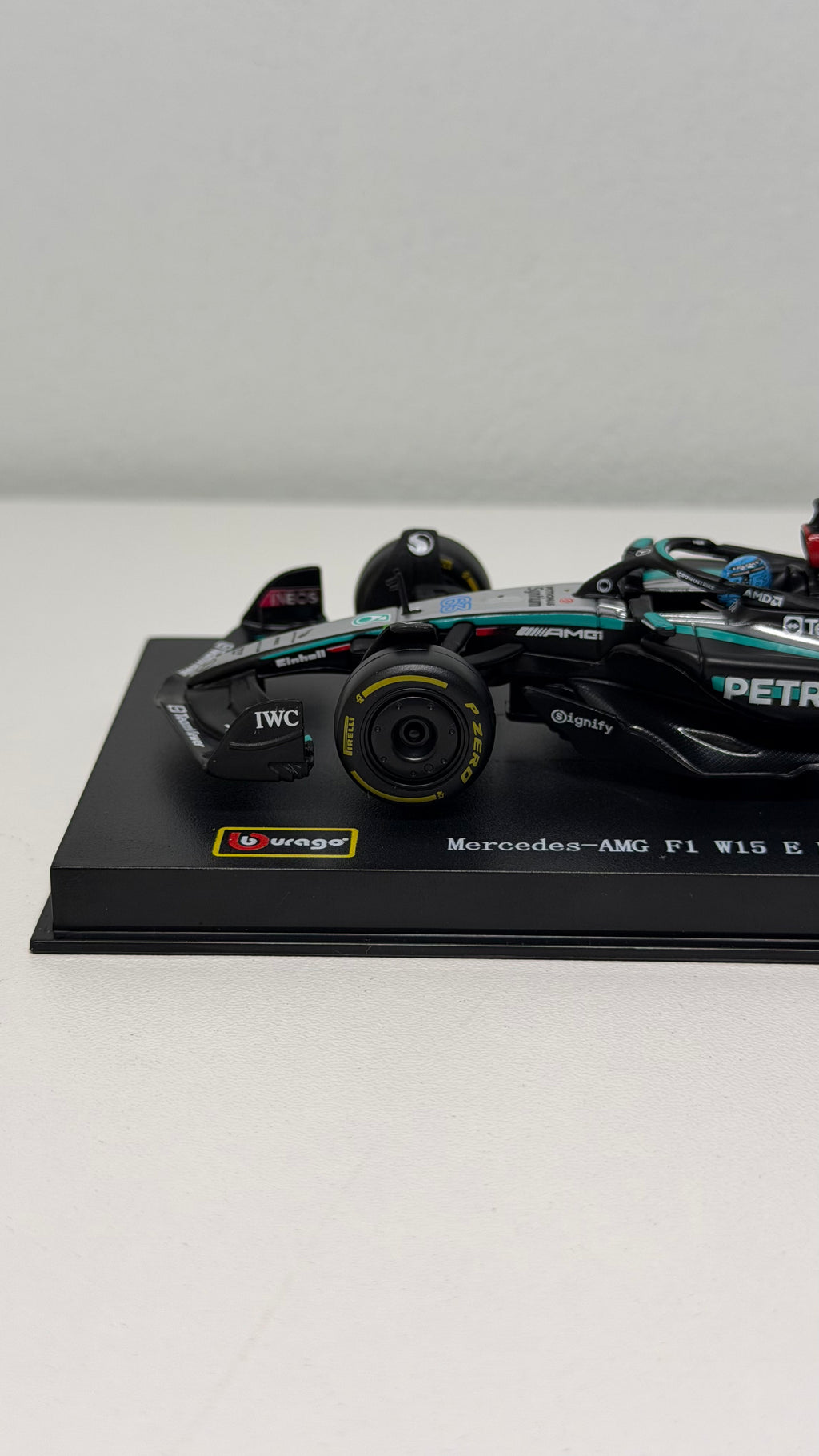 Mercedes W15 - Russell