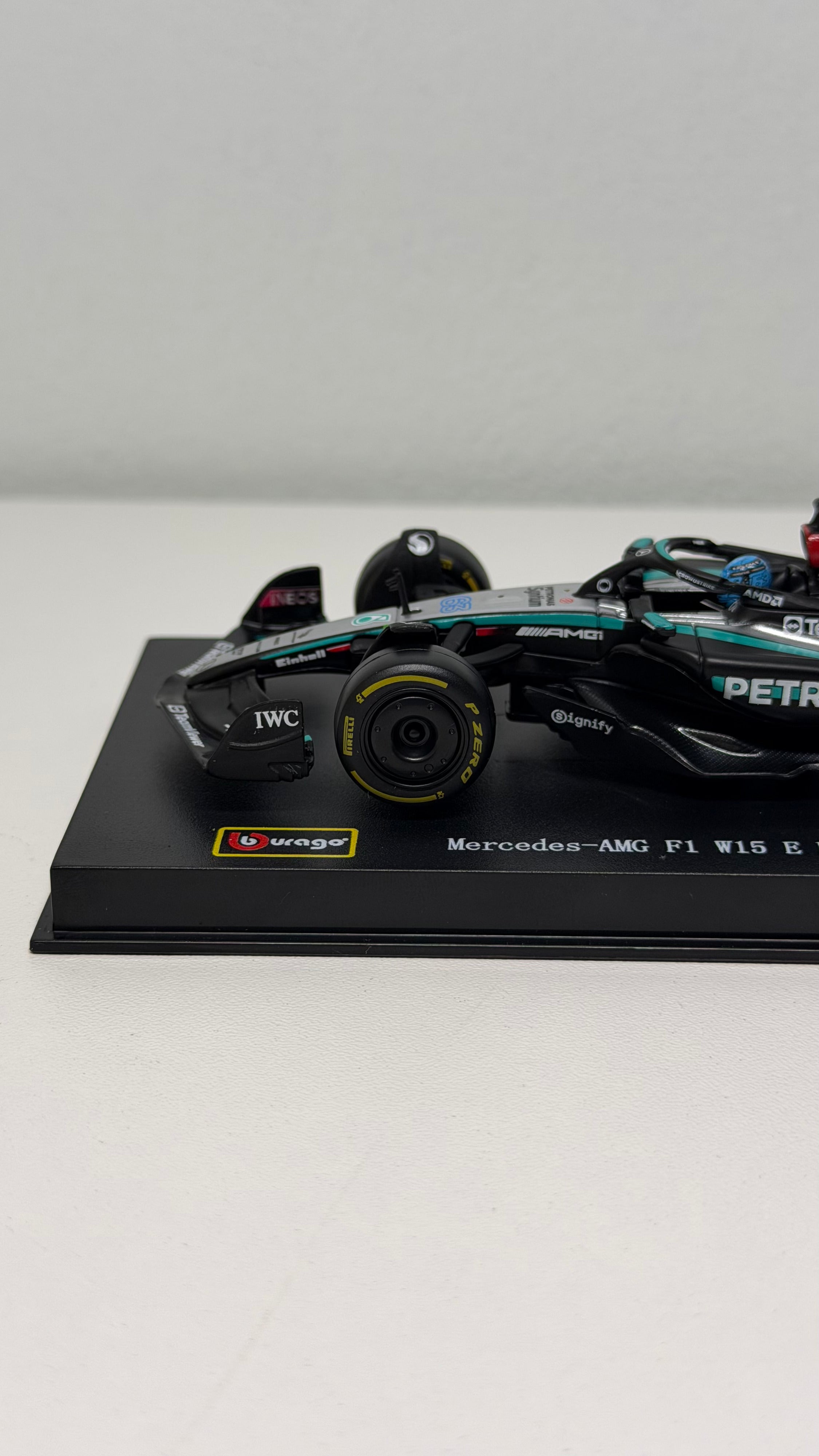 Mercedes W15 - Russell