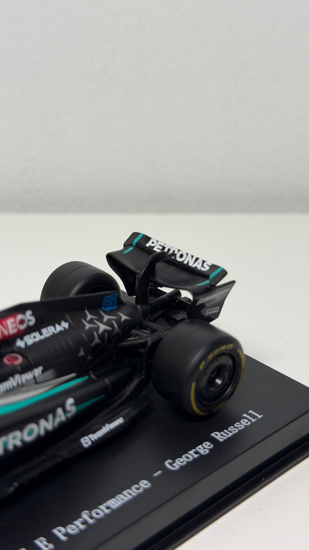 Mercedes W15 - Russell