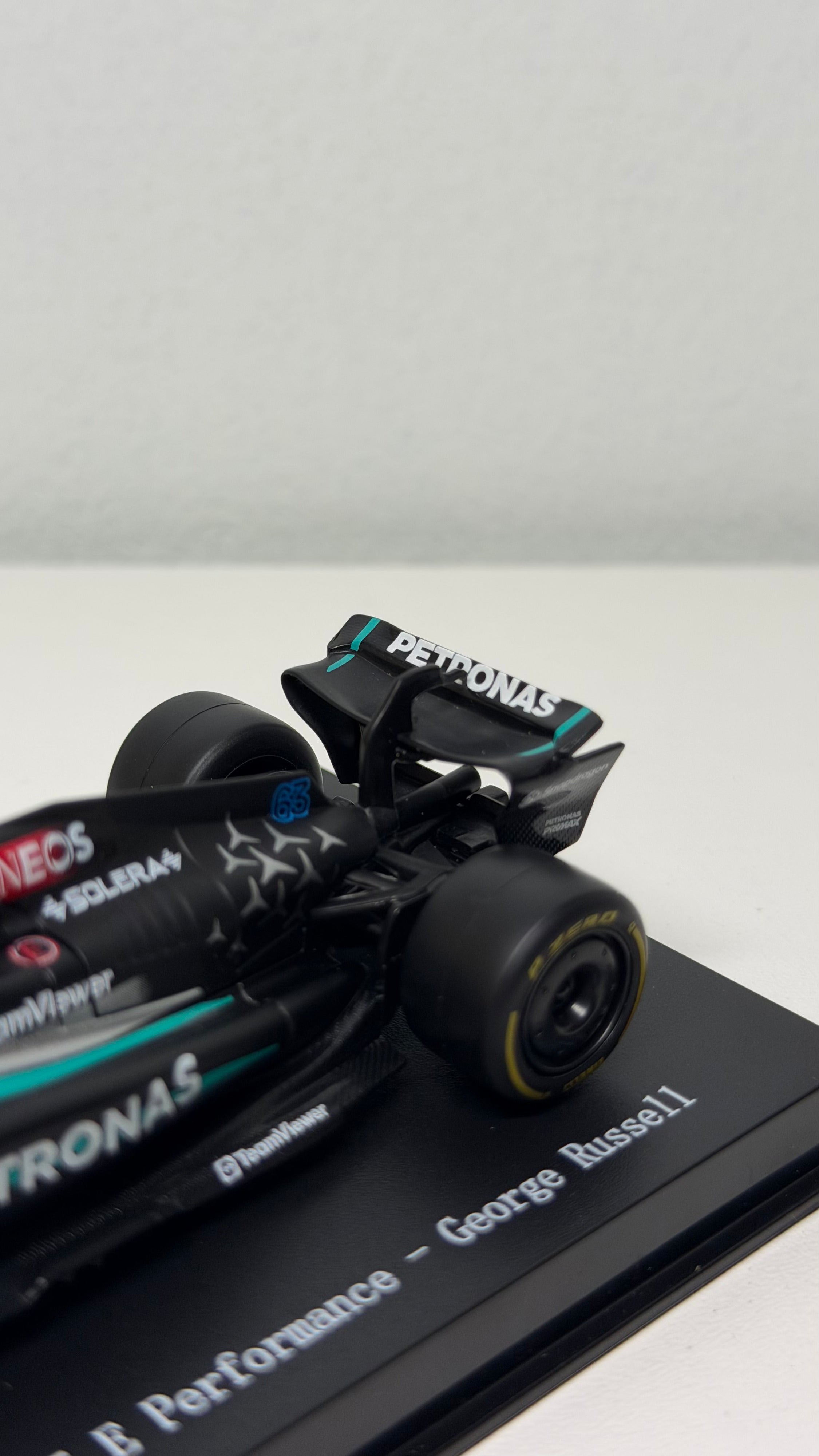 Mercedes W15 - Russell