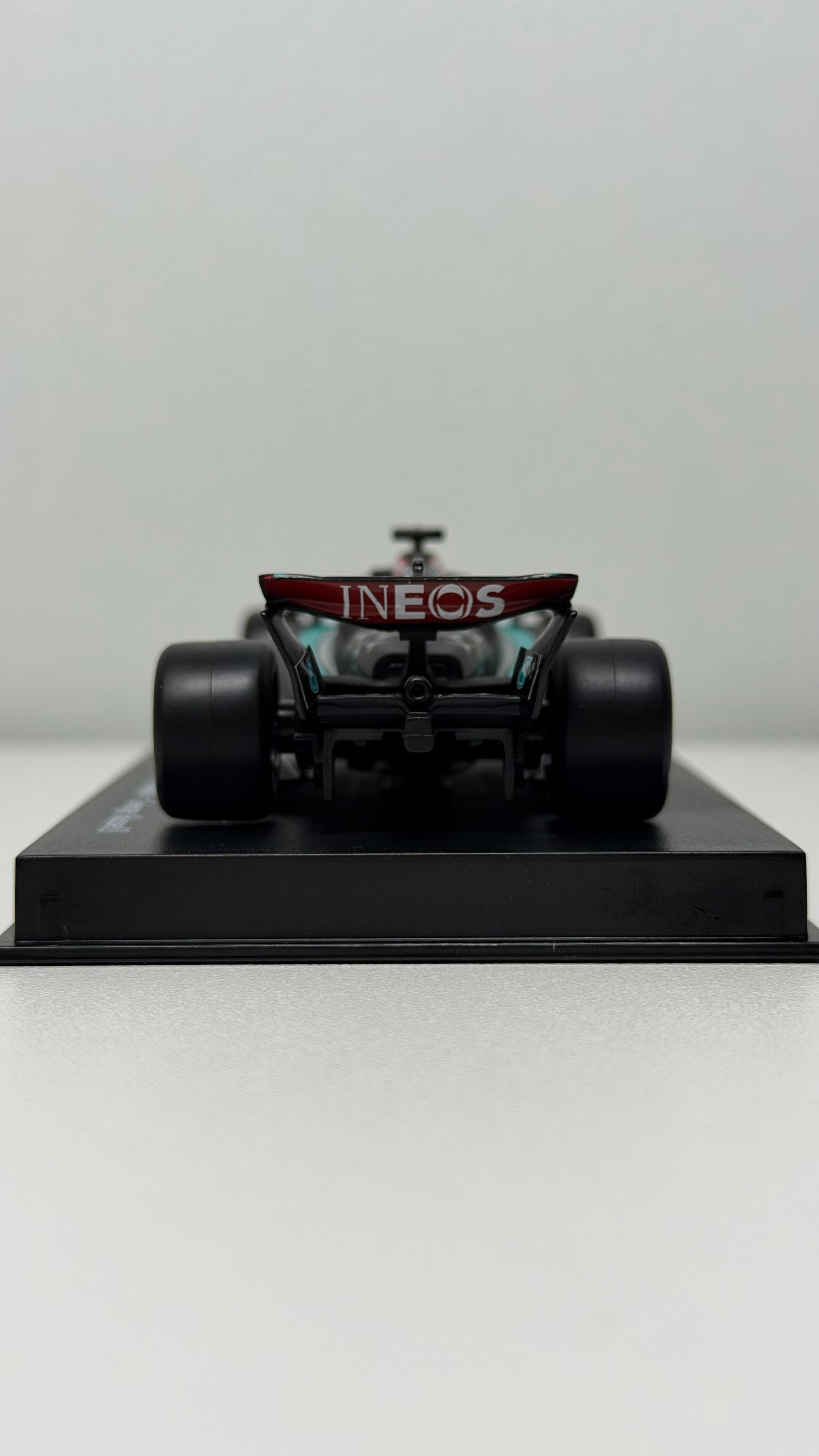 Mercedes W15 - Russell