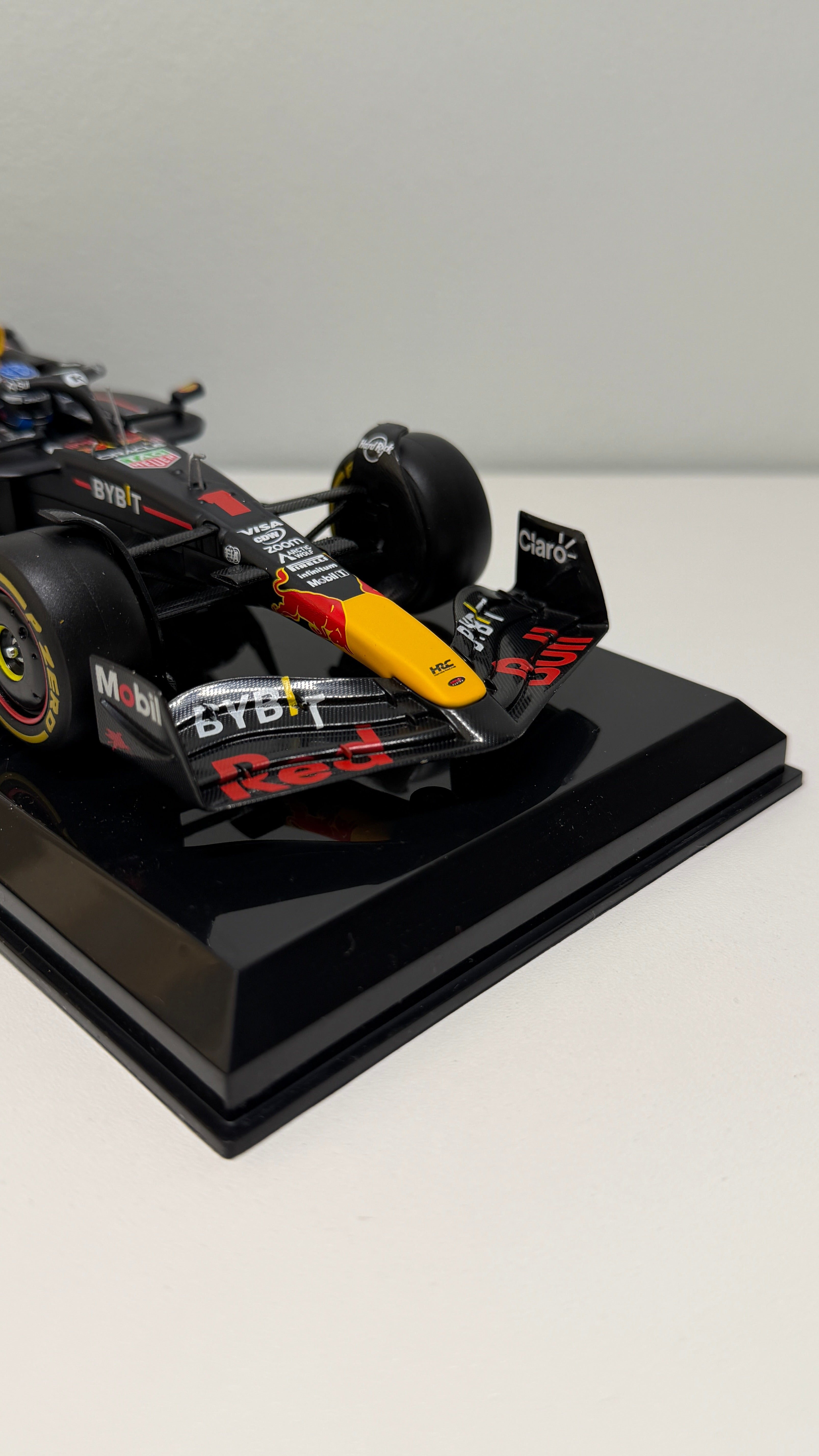 Red Bull RB20 - Verstappen