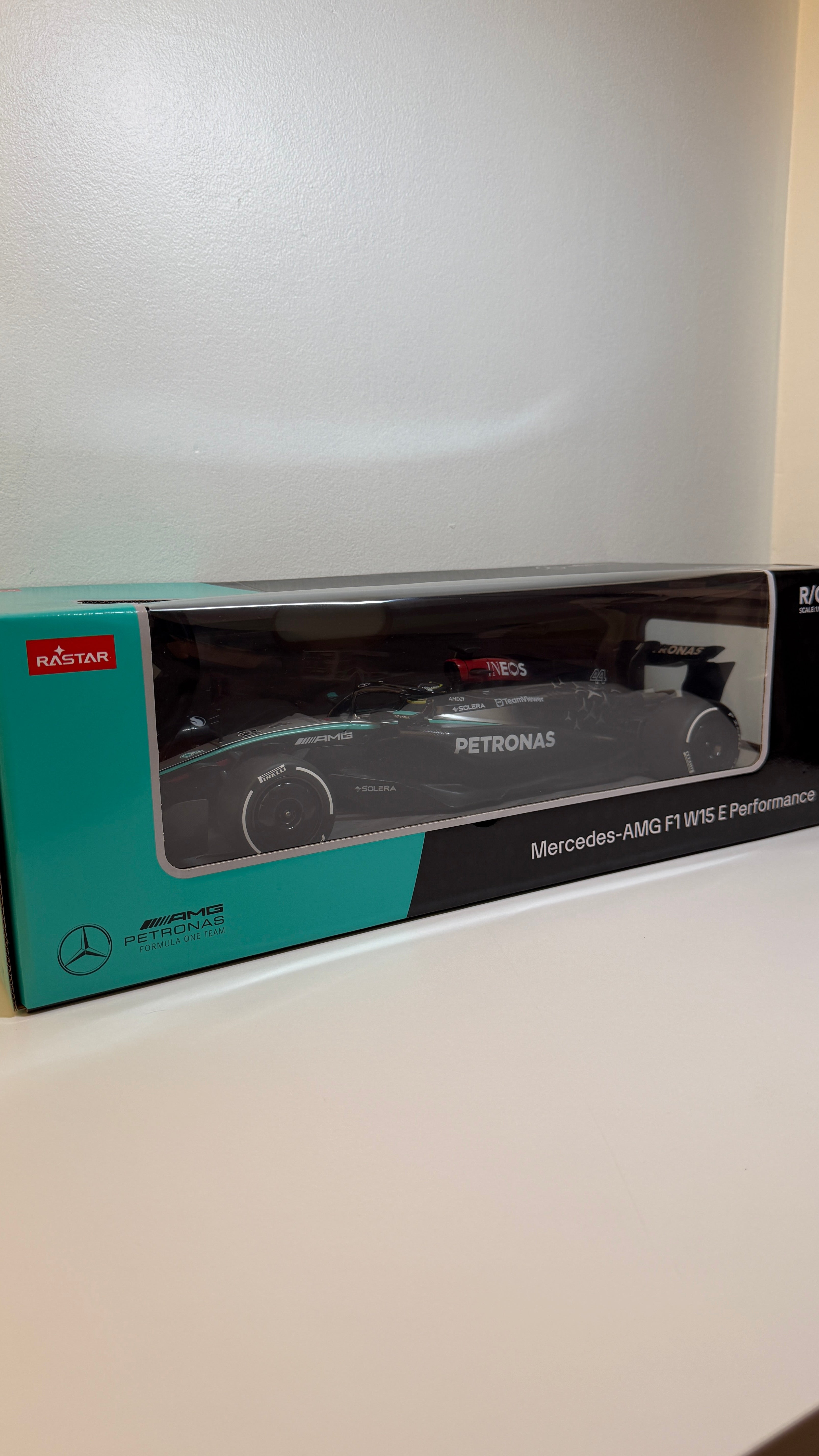 Mercedes W15 - Hamilton