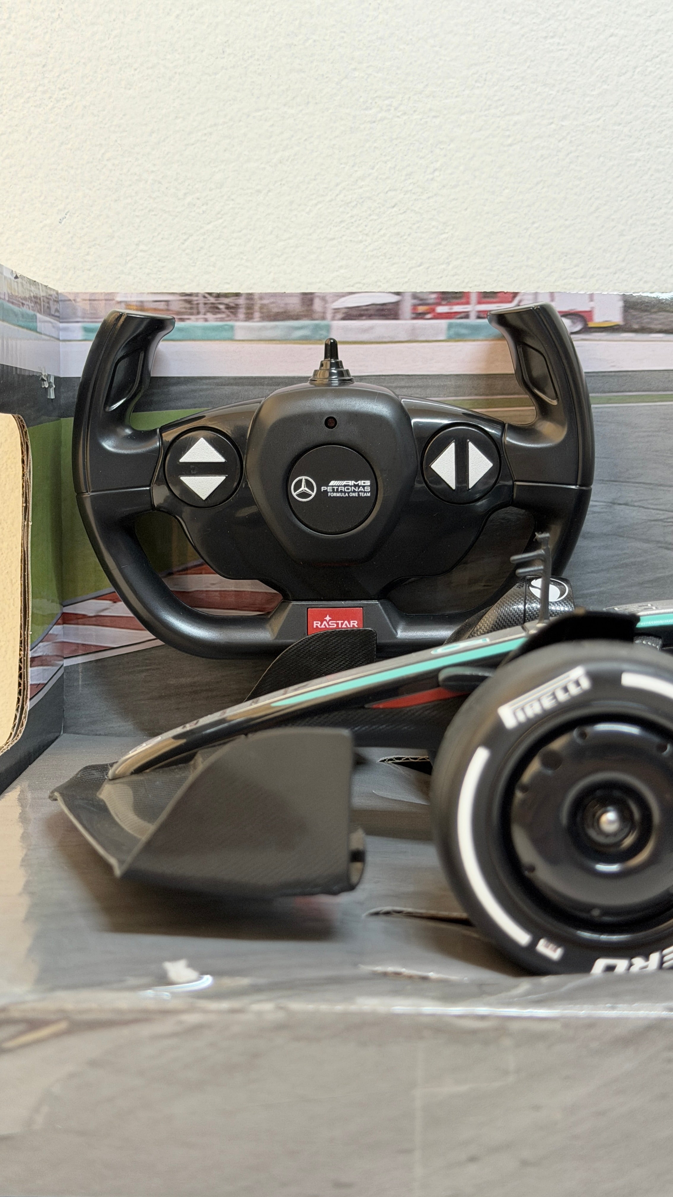 Mercedes W15 - Hamilton