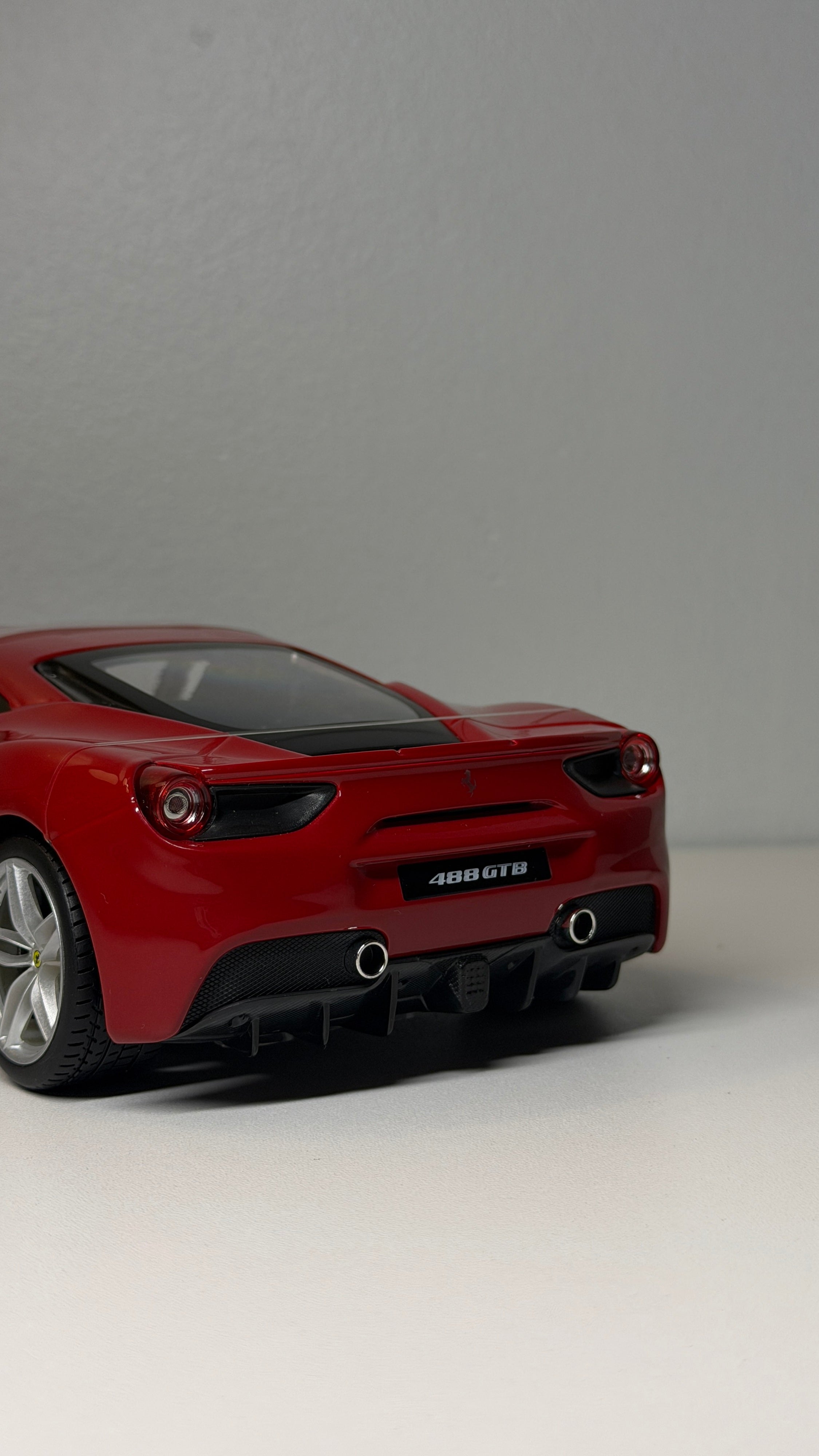 Ferrari 488 GTB 1:18
