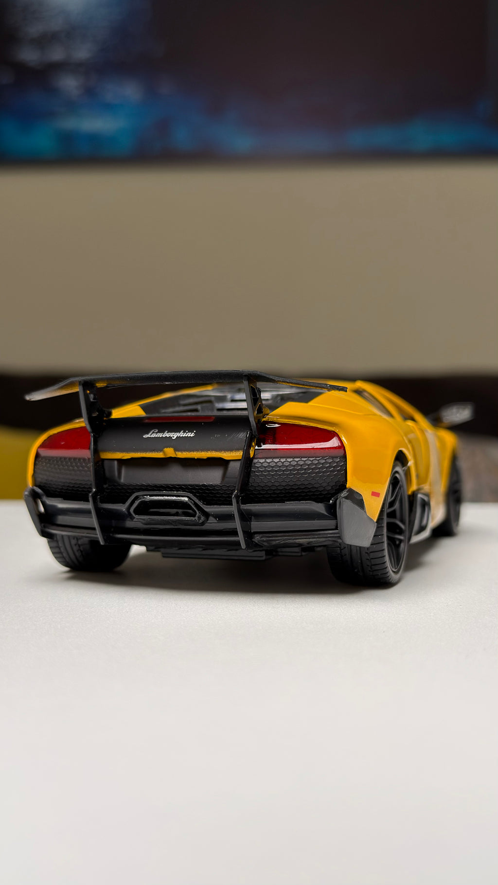Lamborghini Murcielago 1:24